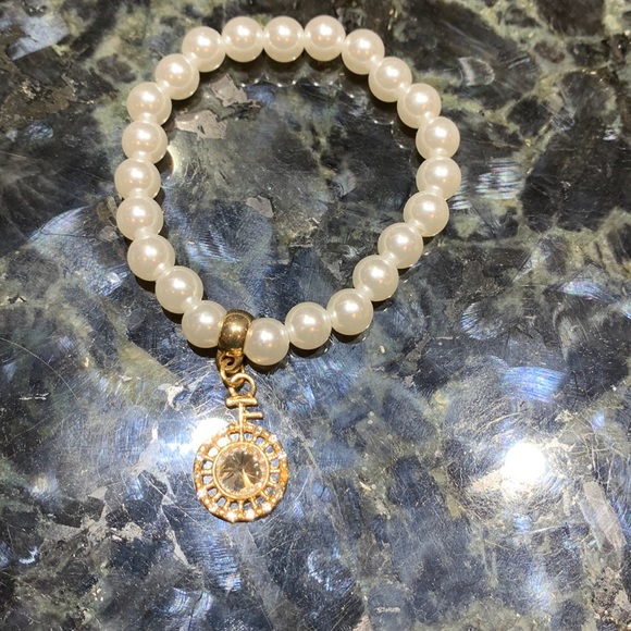 NWOT Pearls bracelet with diamond pendant - Picture 3 of 4